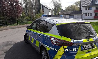 Die Polizei nahm vor Ort die Ermittlungen auf. - Burkhard Battran