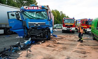 Der Lkw prallte aufs Heck eines weiteren Lastwagens. - Christian Mathiesen