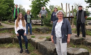 Heidrun Bode (v. l.), Anna-Lena Weiss, Cornelia Schweiger, Jürgen Hachmeister, Christiane Frevert, Birgit Kampmann und Carsten Sandmann kandidieren für die Grünen bei der Kommunalwahl und besetzen die ersten sieben Plätze der Reserveliste. - Birgit Guhlke