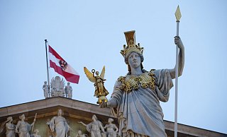 Rund 150 Tage nach der Parlamentswahl haben sich ÖVP, SPÖ und liberale Neos auf eine Koalition geeinigt. (Archivbild) - Heinz-Peter Bader/AP/dpa