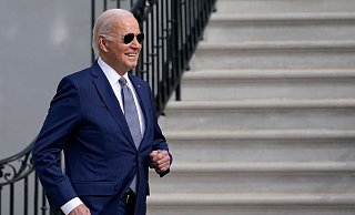 «Genau so, wie wir es geplant haben.» - Ein Meme auf dem persönlichen X-Account (vormals Twitter) von US-Präsident Joe Biden parodiert eine Verschwörungstheorie rund um den Super Bowl. - Susan Walsh/AP/dpa