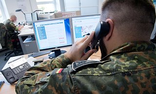 Dank einer Personaloffensive, an der auch die Bundeswehr beteiligt ist, hat es das Bielefelder Gesundheitsamt geschafft, dass es keine offenen Fälle mehr in der Kontaktnachverfolgung gibt. - dpa