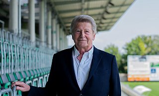 Im Häcker Wiehenstadion machte sich Horst Finkemeier persönlich ein Bild von der neuen Mannschaft. Die sieht der Hauptsponsor und Chef des SV Rödinghausen gut aufgestellt. - Noah Wedel