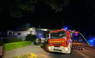 Von außen und von innen wurde der Brand gelöscht. - Feuerwehr Löhne
