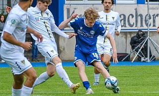 Lenni Unruh (am Ball) und seine U19-Arminen siegten im DFB-Pokal klar. - Andreas Zobe