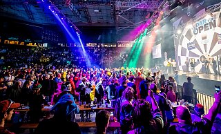 Tausende Zuschauer wollten sich das Darts-Event in der Haller OWL-Arena nicht entgehen lassen. - Sören Voss