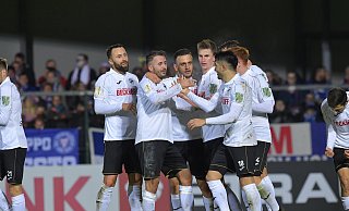 Spiele des SC Verl sind in dieser Saison nicht selten Festtage: 15 von 21 Spielen hat das Team um Trainer Guerino Capretti bislang gewonnen, dabei 48 Tore erzielt. Bis zum 2. März müssen die Unterlagen für eine Drittliga-Zulassung eingereicht werden. ⋌Foto: Jens Dünhölter - Jens Dünhölter
