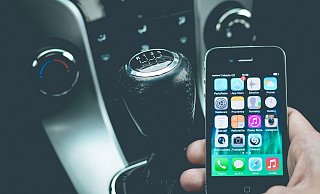 Tödliche Gefahr: Handynutzung beim Autofahren. - Pixabay (Themenbild)