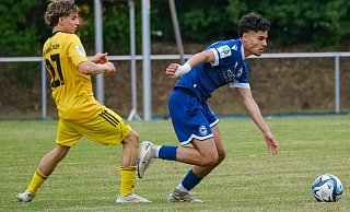 Eyyüb Yasar (r.)und seine U19-Arminen wollen zur Mittagszeit beim FC Schalke bestehen. - Andreas Zobe