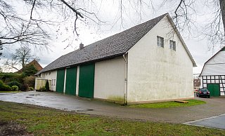 Noch wirkt die Scheune auf Hof Lindemann wie ein typischer landwirtschaftlicher Zweckbau. Das soll sich möglichst schnell ändern. - Ralf Bittner