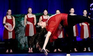 Akrobatik auf höchstem Niveau: „Aspire“ des 1. BSV Wulferdingsen, hier bei der Weihnachtsshow zum Jubiläum des 20-jährigen Bestehens im Jahr 2024. - Jürgen Krüger