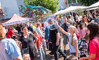 Im Jahr 2025 finden wieder eine Menge Veranstaltungen in Herford statt – darunter auch der Weltkindertag wie hier auf dem Alten Markt. - Ralf Bittner