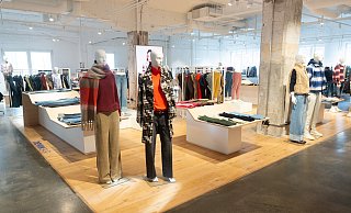 Brax präsentiert seine Modeneuheiten erstmals in einem neuen Showroom im "Weißen Haus" in Düsseldorf mit industriellem Flair. - Ralf Bittner