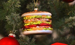 Für Burger-Fans darf dieser Schmuck am Baum nicht fehlen. - Sarah Jonek
