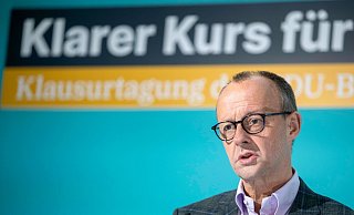 CDU-Parteichef Friedrich Merz grenzt die Partei gegen die konservative Werteunion ab. - Helmut Fricke/dpa