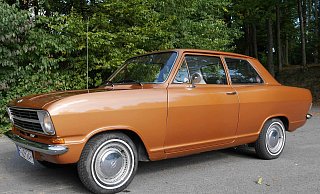 Zwischen 1965 und 1973 sind vom Opel Kadett B in unterschiedlichen Karosserieformen nahezu 2,7 Millionen Exemplare gebaut worden. Die hier gezeigte zweitürige Limousine bot nicht nur Platz für fünf Personen, sondern hatte einen in dieser Klasse unschlagbar großen Kofferraum. - Jörg Militzer