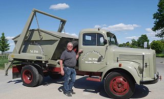 Es waren die Kindheitserinnerungen an den ersten LKW im väterlichen Unternehmen, die dazu führten, dass Entsorgungsfachmann Eckhard Kuhlmann ein baugleiches Exemplar eines 1956er Mercedes-Benz L 311 wieder in den Fuhrpark integrieren wollte. - Jörg Militzer