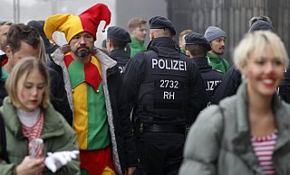 Der Karneval kann laut NRW-Staatskanzlei noch nicht wieder "wie gewohnt" stattfinden. - picture alliance / Geisler-Fotopress