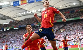 Spaniens Dani Olmo jubelt nach seinem Treffer im EM-Viertelfinale gegen Deutschland. - Federico Gambarini/dpa