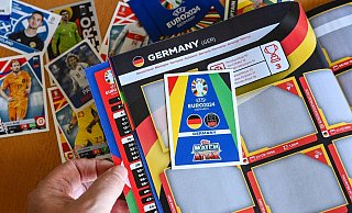 Vor der Fußball-EM beginnt für viele Fans die Sammelleidenschaft. - Jens Kalaene/dpa