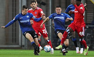 SCP-Kapitän Ron Schallenberg (l.) und Teamkollege Marcel Mehlem (M.), hier im Heimspiel gegen den HSV, sind beide angeschlagen. Zumindest Schallenberg wird aber wohl in Regensburg spielen können. - picture alliance/dpa