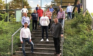 Mit diesen Kandidaten geht die SPD Leopoldshöhe in den Wahlkampf zur Kommunalwahl im September. Vorne links steht Bürgermeisterkandidat Martin Hoffmann. - SPD Leopoldshöhe