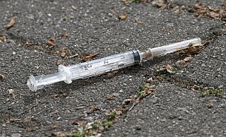 In dem Park sollen teils Spritzen, wie auf diesem Symbolbild zu sehen, liegengelassen worden sein. - Symbolbild Picture Alliance