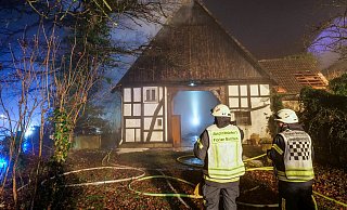 Bei dem Brand eines Fachwerkhauses in Borchen entstand hoher Sachschaden. - Ralph Meyer