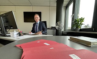 Daniel Müller, Erster Beigeordneter der Stadt Bünde, ist seit gut 100 Tagen im Amt. Im NW-Gespräch erzählt der 47-Jährige darüber, wie er angekommen ist im Rathaus, und er spricht über die größten Aufgaben für 2025. - Natalie Gottwald