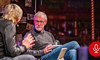 Moderatorin Brigitt Gottwald (li.) und Johannes Glaw (re.), bei der „OstwestFälle“-Live-Premiere. - Sarah Jonek