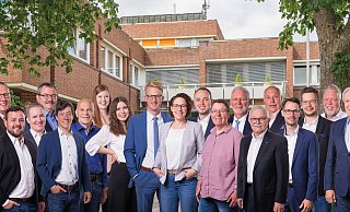 Die 19 Wahlkreisbewerberinnen und -bewerber der SPD für die Wahl zum neuen Rat der Stadt Salzkotten. - SPD