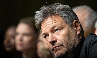 Hält die Leistungsbilanz der Bundesregierung inmitten der Klimakrise für beachtlich, aber in der Außenwirkung nicht zufriedenstellend: Wirtschaftsminister Robert Habeck. - Boris Roessler/dpa