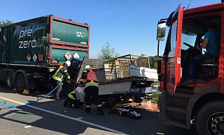 Der Fahrer des Ford Transit ist bei dem Unfall schwer verletzt worden.  - Axel Freitag