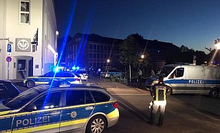 Großaufgebot von Polizei und Feuerwehr am Stadtpalais. - Christian Mathiesen
