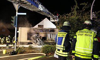 Der Wagen raste knapp an der Ampel vorbei durch die Hecke in das Friseurgeschäft und fing Feuer. - David Schellenberg