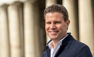 Agiert als Losfee: Ex-Referee Felix Brych. - Peter Kneffel/dpa
