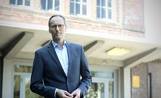 Bürgermeister Bernd Poggemöller hat emotionale und mahnende Wort für die Geschehnisse rund um Borzoo Afshar gefunden. - Felix Eisele