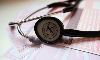 Wohl dem, der gesund ist. Kranke brauchen im Regelfall einen Hausarzt. Und der ist immer schwieriger zu finden. Auch in Herford, wo sich der Hausärztemangel inzwischen spürbar bemerkbar macht. - Verwendung weltweit, usage worldwide