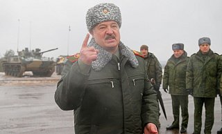Alexander Lukaschenko auf dem Truppenübungsplatz Osipovichi. - Uncredited/AP/dpa