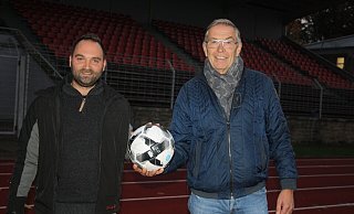 Gemeinsam für den SC Herford am Ball: Bruno Obens (r.) freut sich auf die Zusammenarbeit mit dem neuen Jugendkoordinator Sven Seeburger. - Thomas Vogelsang