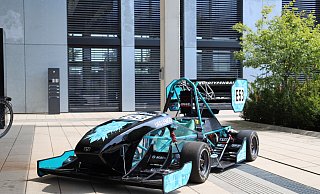 Das Unternehmen ist Sponsor des Racing Teams der Technischen Hochschule OWL und fertigt die Verkleidungen für die Rennmaschinen an. Bald soll ein Standort im Kreis Gütersloh eröffnet werden. - K&K Prototypbau