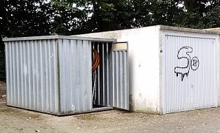 Diese Gerätehütte auf dem Sportgelände des TuS Gehlenbeck wurde aufgebrochen. - Thomas van Zütphen/TuS Gehlenbeck