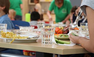 Das Mittagessen an zehn weiterführenden Schulen der Stadt Paderborn wird ab dem kommenden Schuljahr 2025/26 teurer. - Holger Kosbab