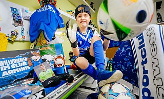 Carlo Dresselhaus ist nicht nur großer Arminia-Fan, sondern auch Einlaufkind beim Finale des DFB-Pokals im Berliner Olympiastadion. Sein Zimmer ist natürlich voller Arminia-Fanartikel. - BESIM MAZHIQI