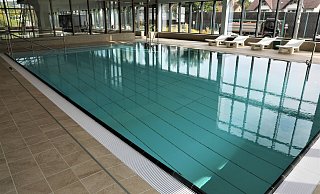 Das Höxteraner Hallenbad – hier das Kursbecken mit dem Hubboden - ist derzeit aufgrund von Fliesenschäden geschlossen. - Simone Flörke Das Höxteraner Hallenbad – hier das Kursbecken mit dem Hubboden - ist derzeit aufgrund von Fliesenschäden geschlossen. - Simone Flörke