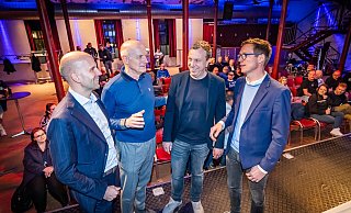 Im ständigen Austausch: Auf dem DSC-Fanabend gaben Maurice Eschweiler (v.l.), Rainer Schütte, Christoph Wortmann und Michael Mutzel Einblicke in ihre Arbeit und sprachen mit den Anhängern. - Sarah Jonek