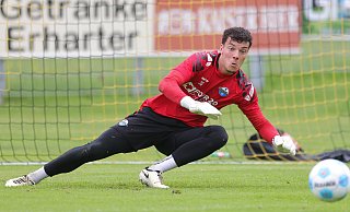 Torwart Arne Schulz wechselt von der Pader an den Rhein und trägt künftig das Trikot von Viktoria Köln. - Oliver Krato