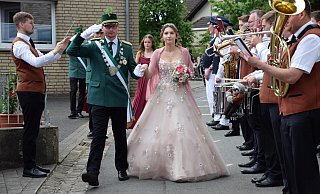 Das junge Königspaar Hubertus Vogt (22) und Julia Schreder (20) steht beim Festumzug im Mittelpunkt. - Anja Ebner