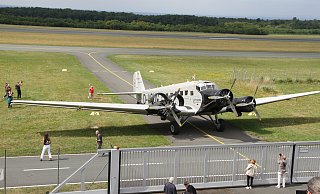 Abschied von der Junkers Ju 52 D-AQUI am Flughafen Paderborn/Lippstadt. Die Maschine wird nach Frankfurt transportiert. - Johannes Büttner