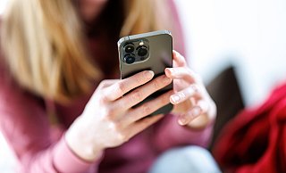Der Hauptangeklagte aus Bielefeld und eine 15-Jährige sollen ihre Opfer per Snapchat nach Bielefeld gelockt haben. - picture alliance / dpa